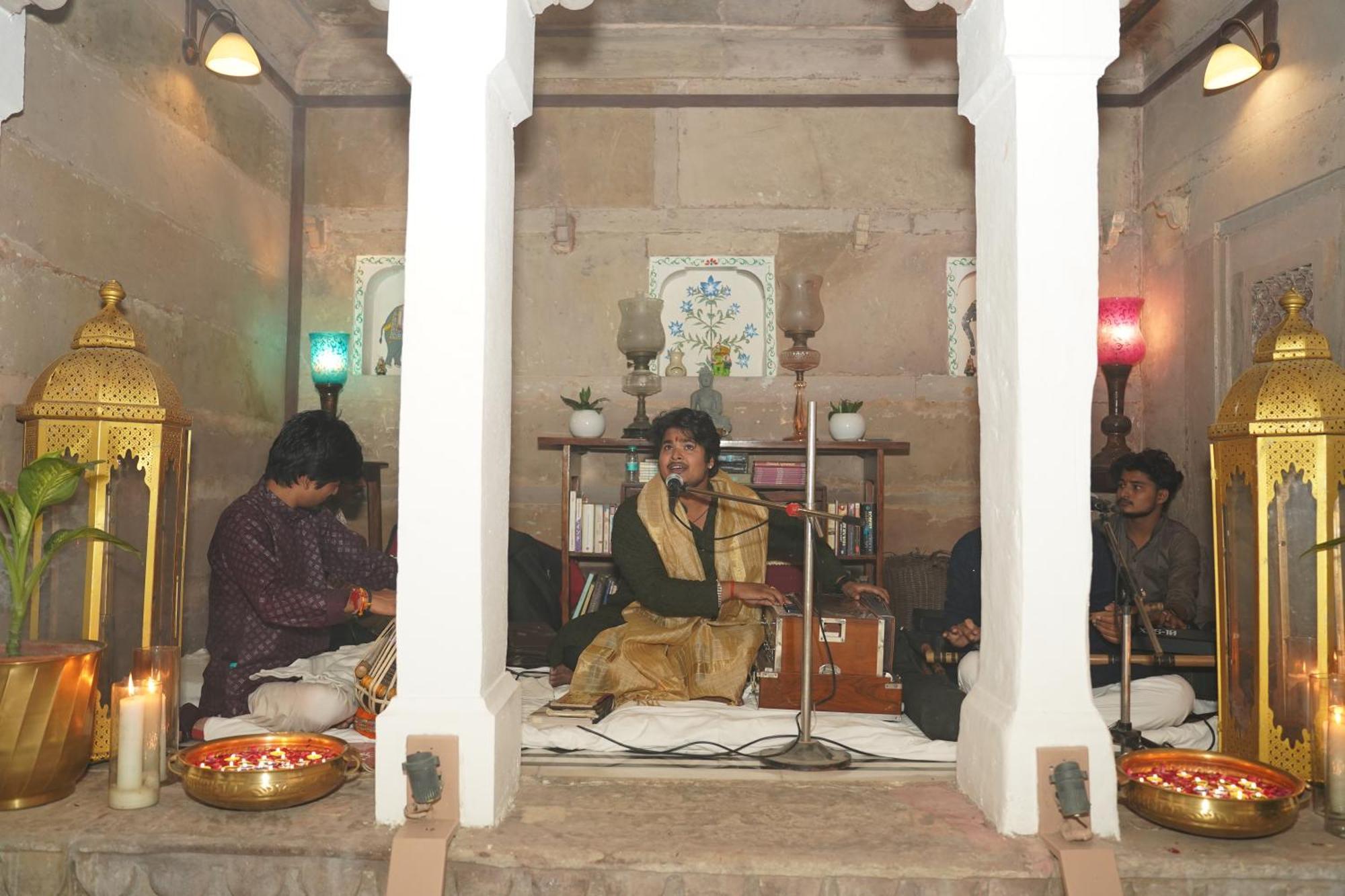 Guleria Kothi At Ganges Hotel Varanasi Ngoại thất bức ảnh