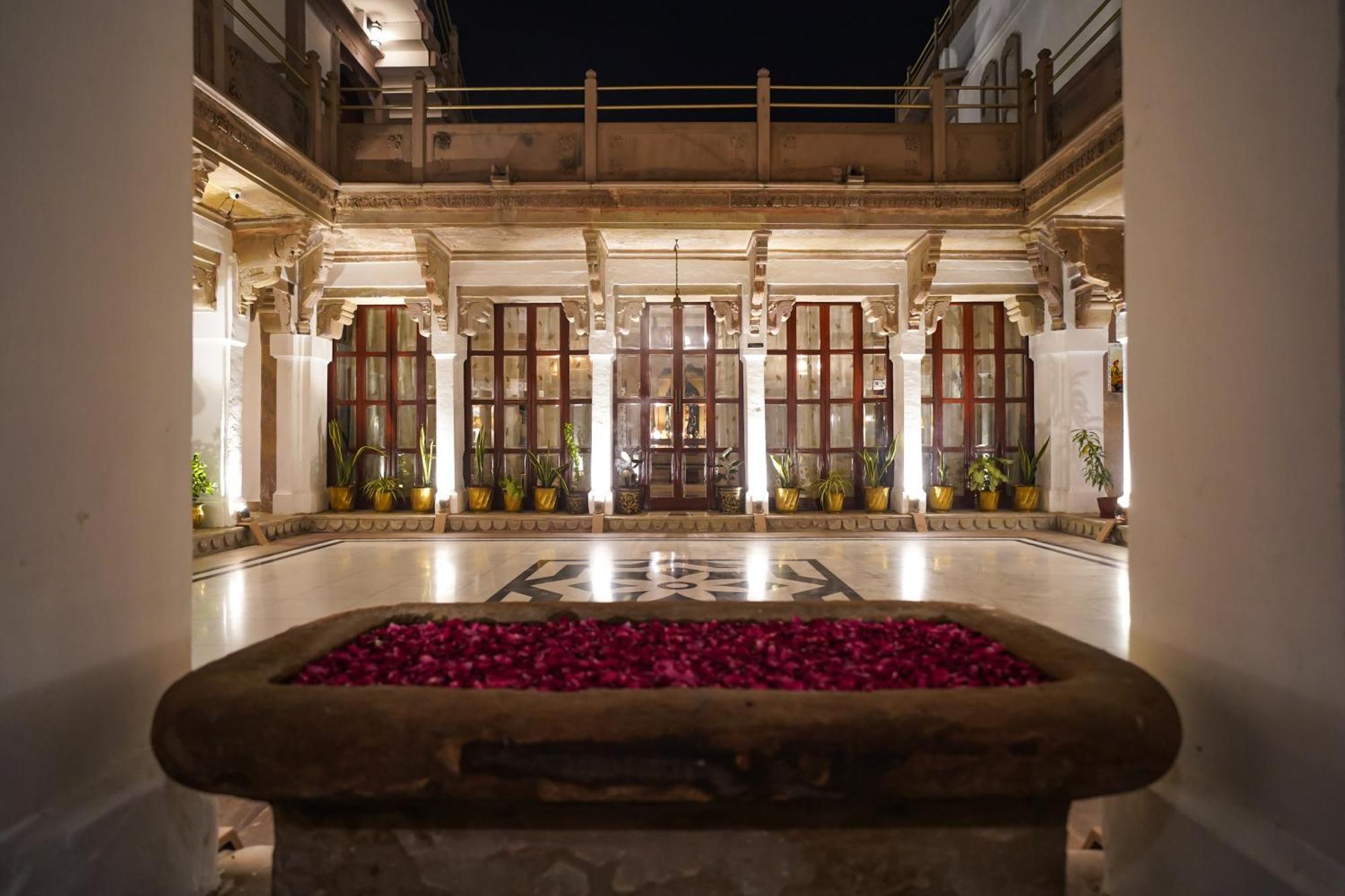 Guleria Kothi At Ganges Hotel Varanasi Ngoại thất bức ảnh